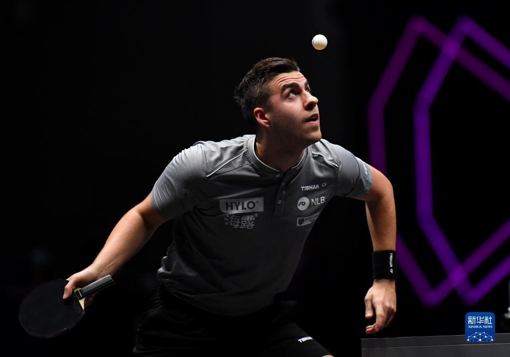 雄逐鹿中拔 雄逐鹿中拔