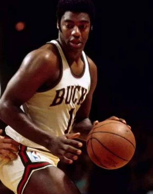 在现代篮球 在现代篮球